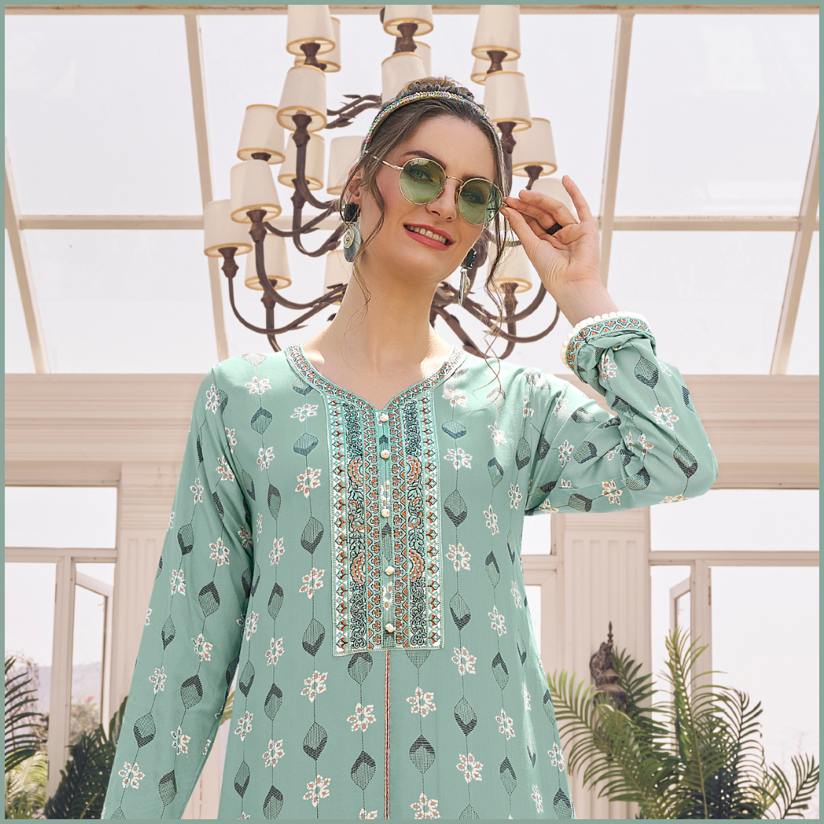 Why is the Jalabiya UAE trend the must-have style for women in 2025?